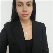 Soy profesional con conocimientos en diferentes materias y con buena relación con niños